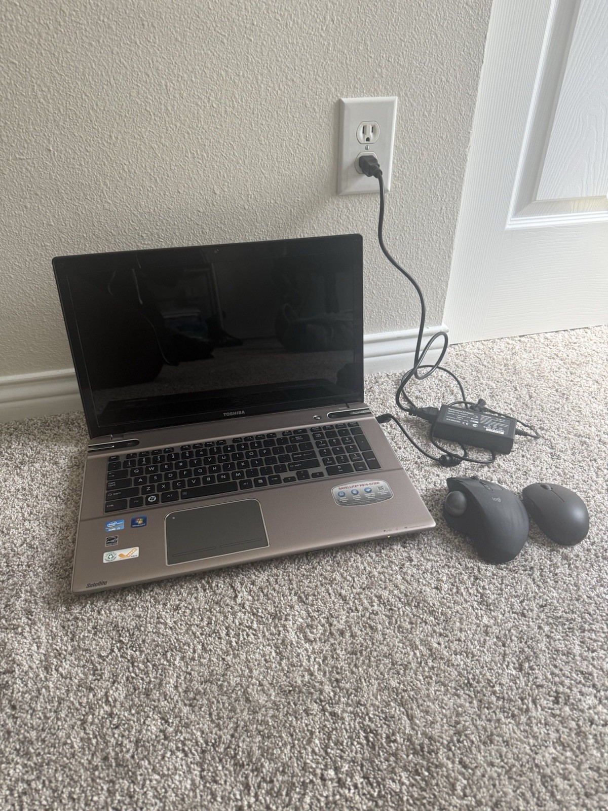 Toshiba Satellite P875-S7200 17.3” Laptop Notebook PC Tested & Working