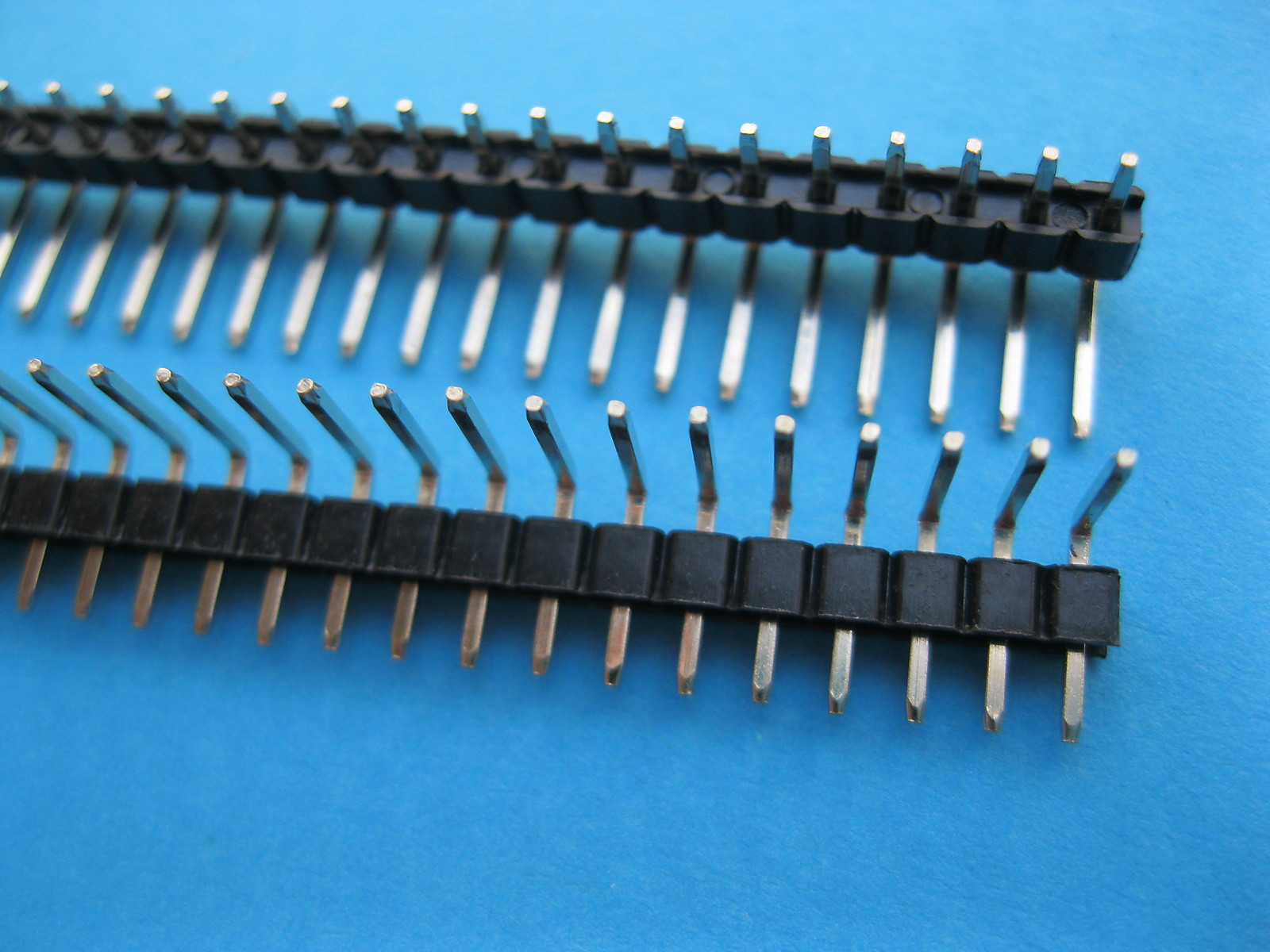 80 pcs 2.54mm 1×40 40pin Angle Breakable Pin Header Male Single Row Strip New