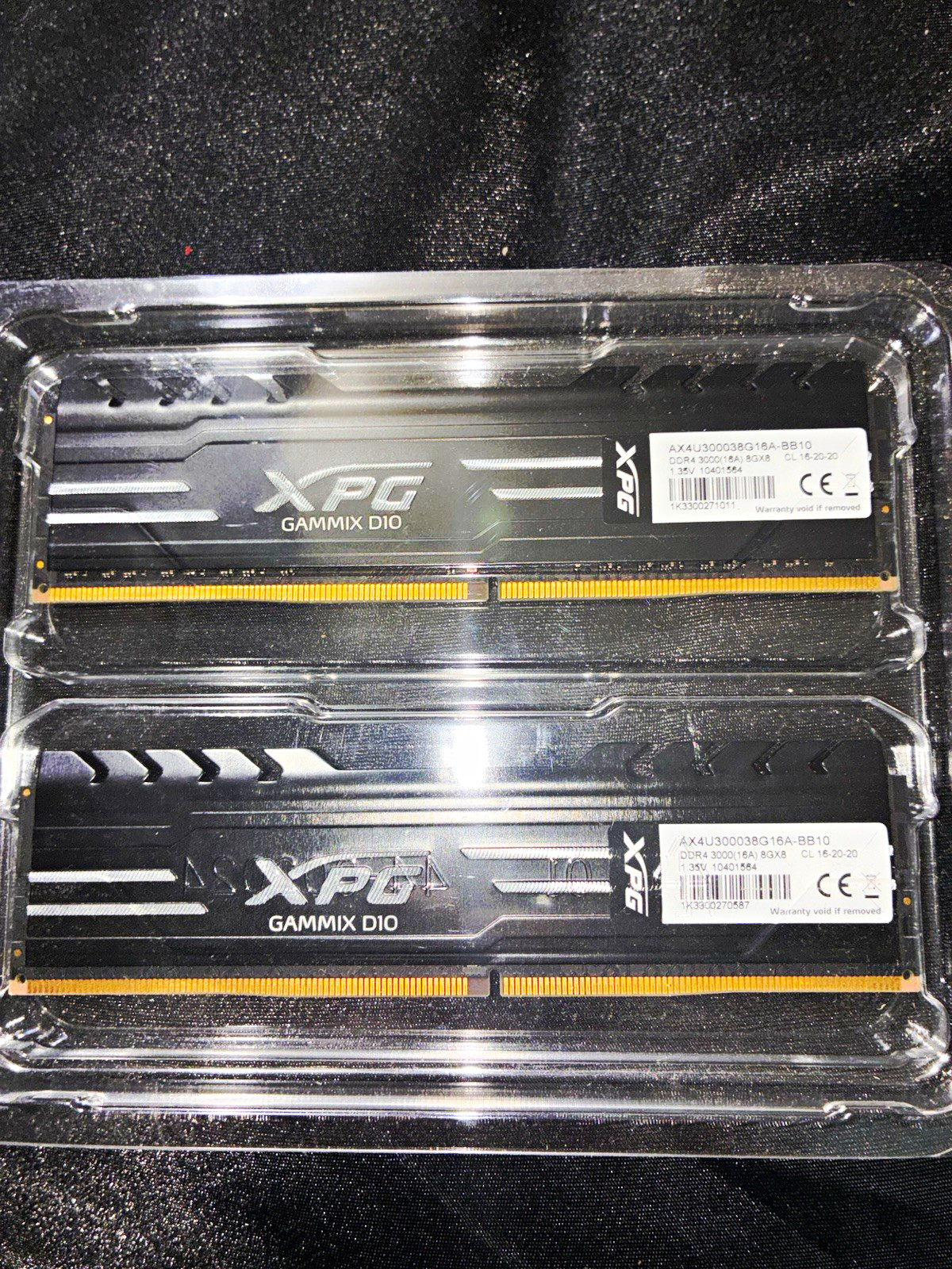 XPG GAMMIX D10 16GB (2x8GB) DDR4-3000 PC4-24000 288-Pin DIMM