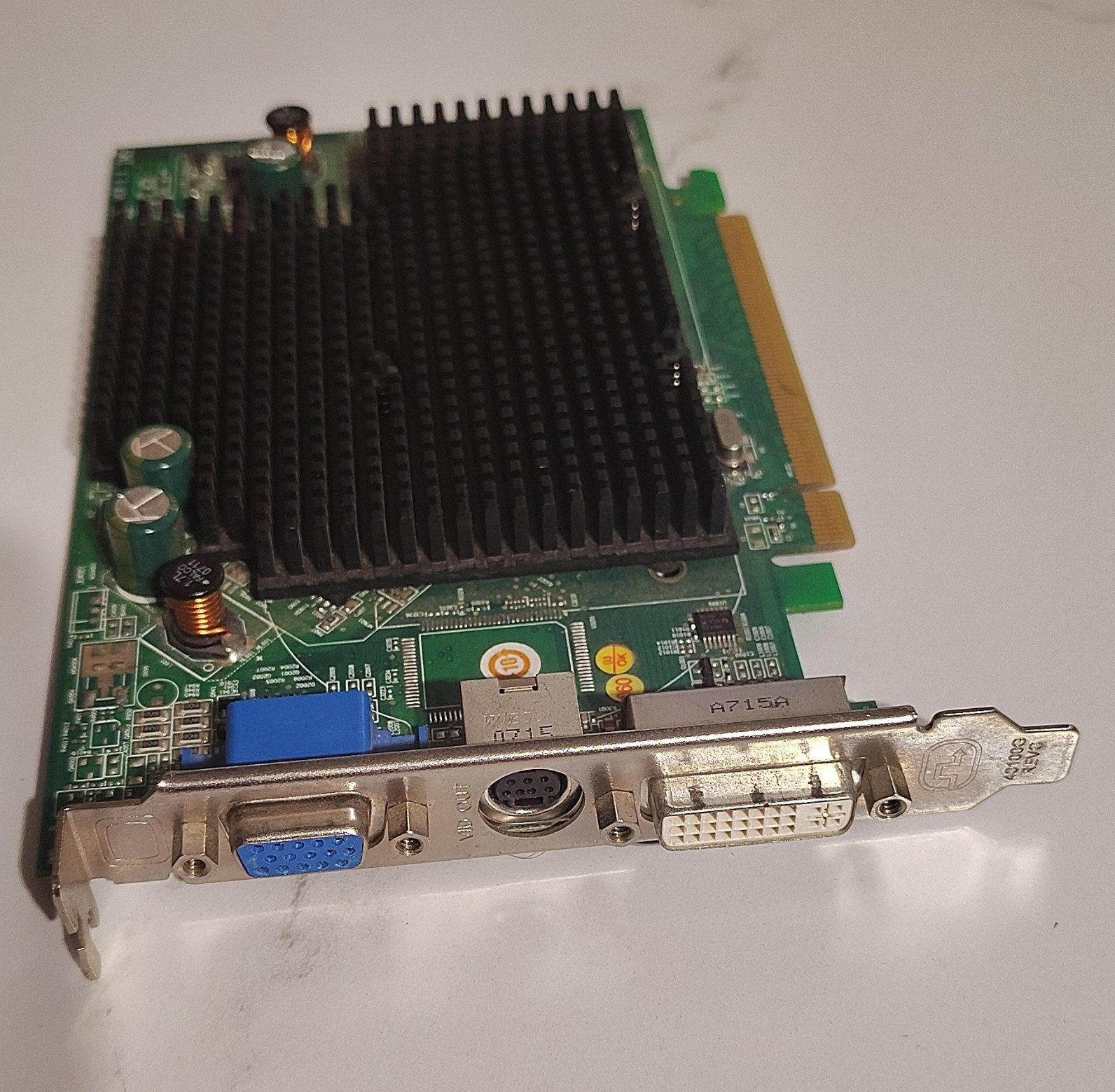 Dell NVIDIA Quadro NVS 285 128MB DDR2 PCIe x16 SFF Video Card DVI VGA S-Video