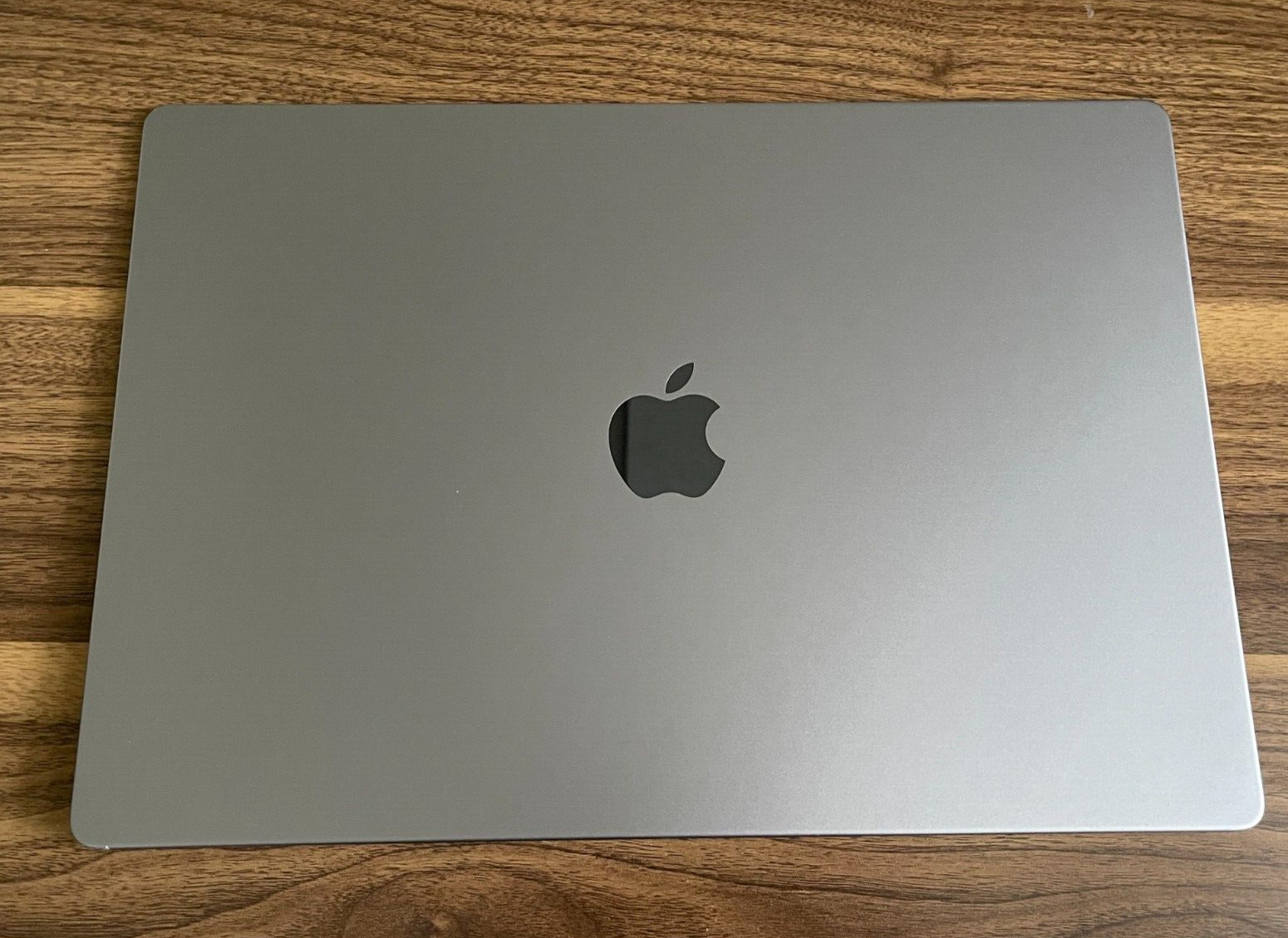 Genuine Apple LCD Screen Assembly MacBook Pro 16″ M1 A2485 2021 Gray – CRACKED