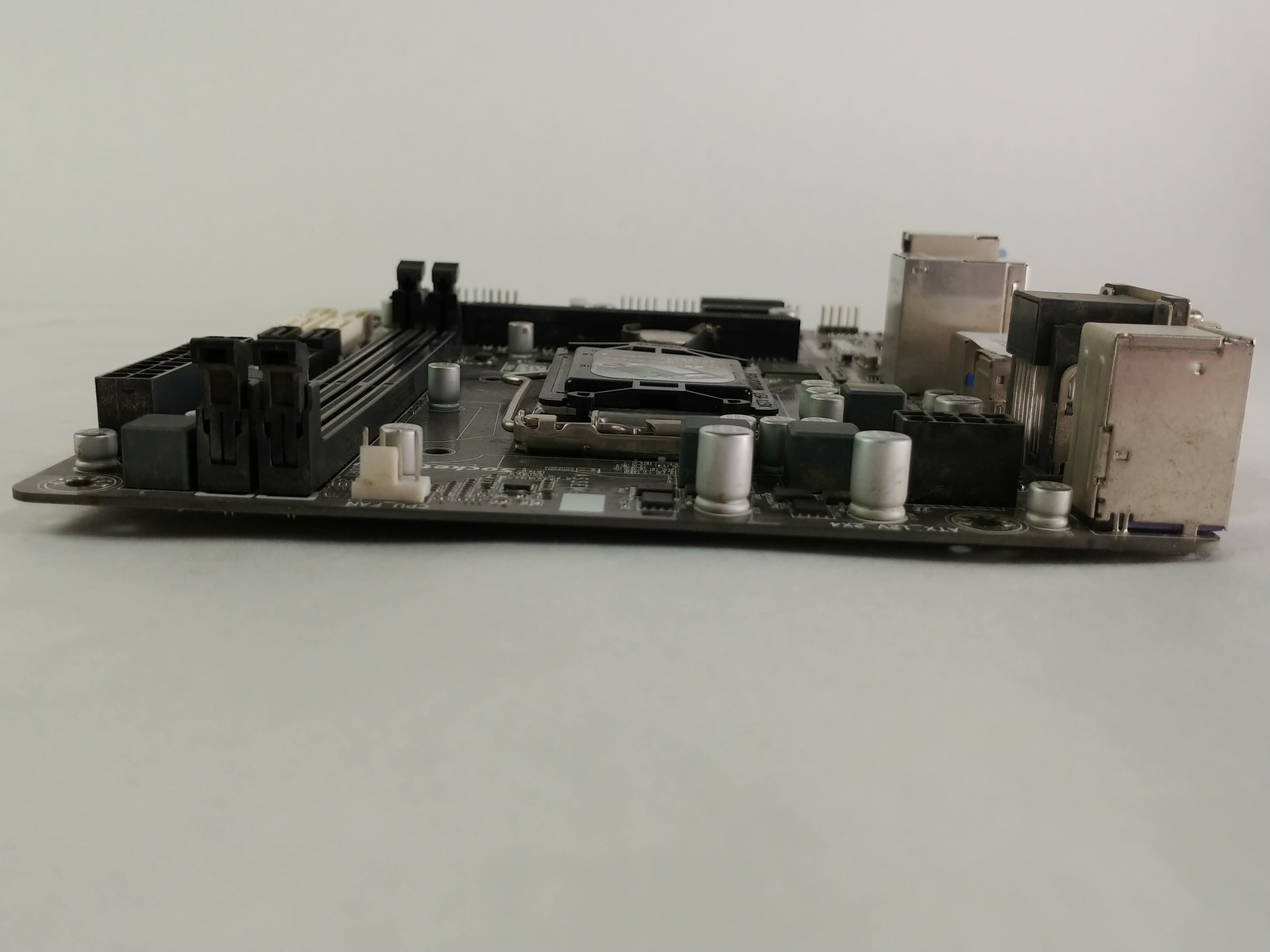 Gigabyte Intel LGA 1150 DDR3 Desktop Motherboard GA-B85M-D2V w/ I/O shield