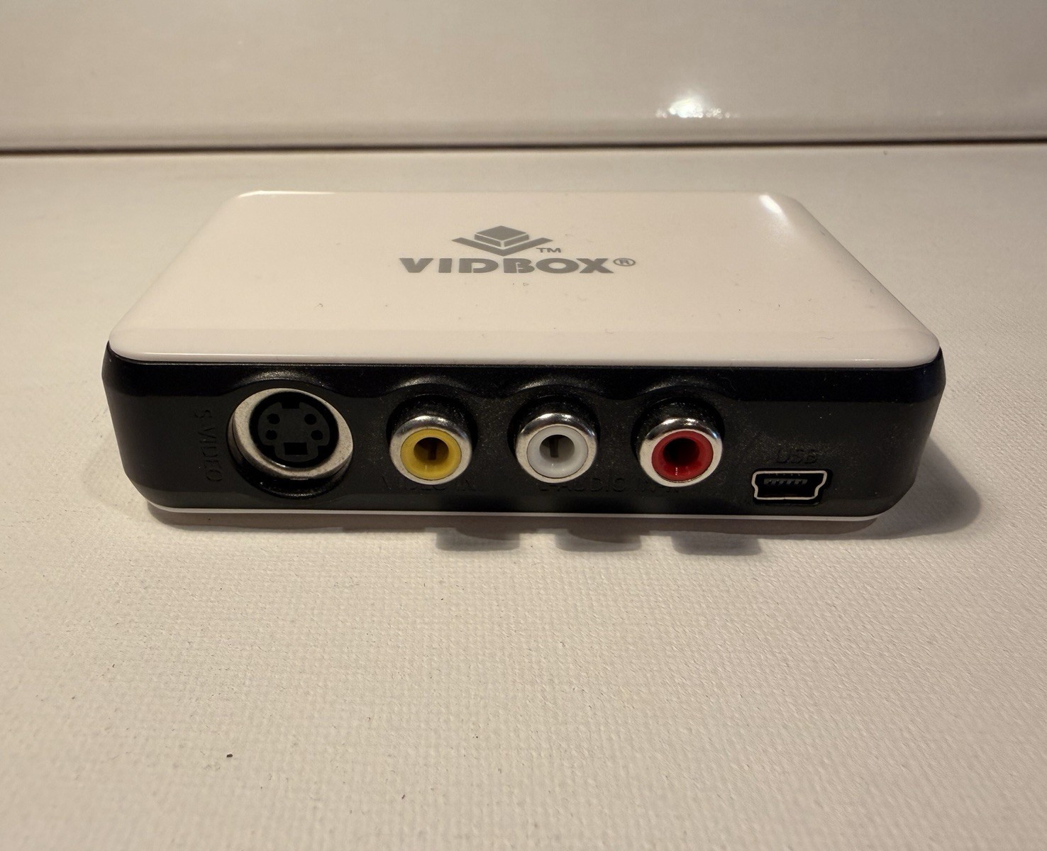 VIDBOX VCDE8 USB 2.0 Analog-to-Digital Video Capture S-Video Composite RCA