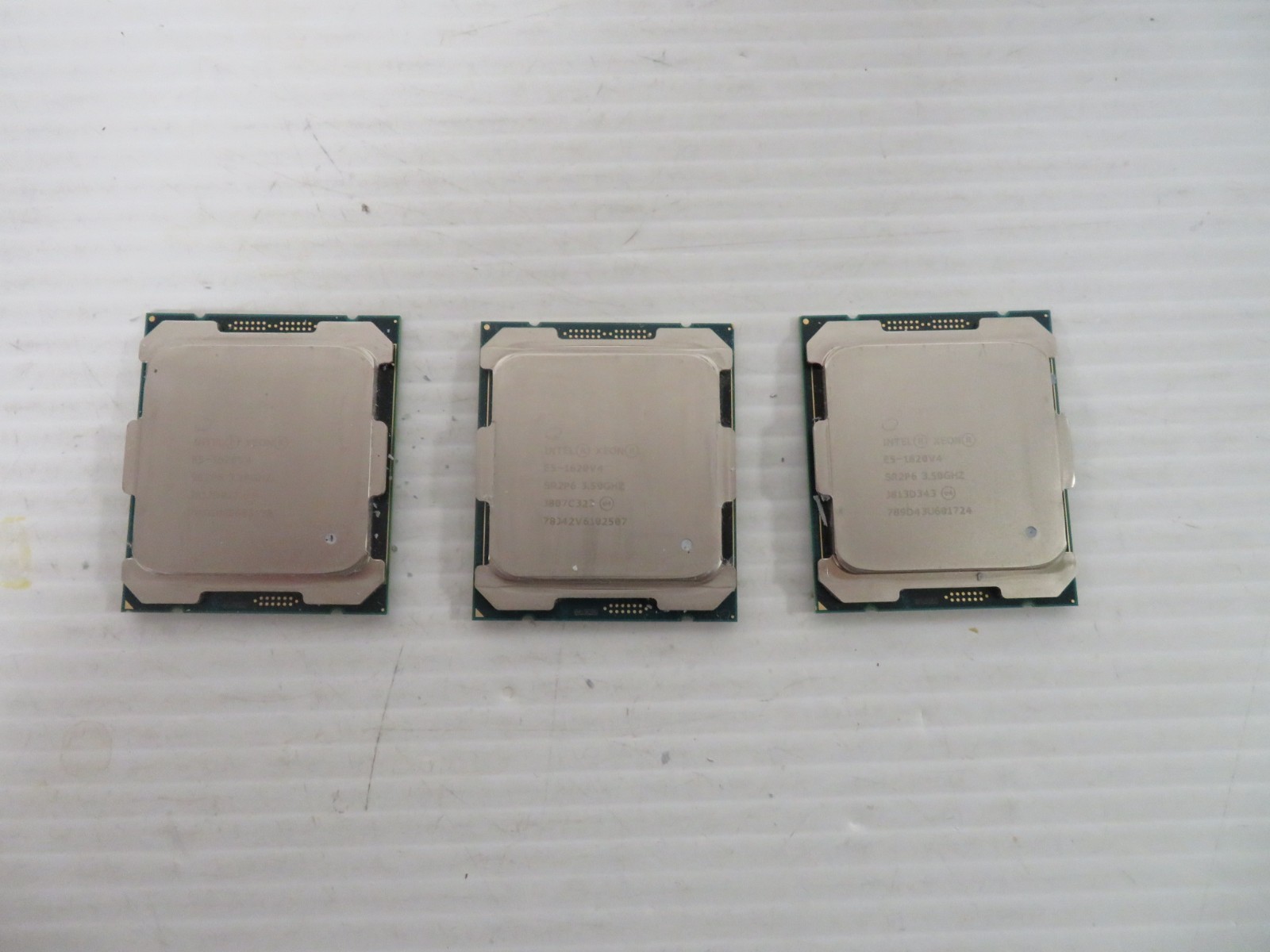 Lot of 3 Intel Xeon E5-1620 v4/10 MB / 4 x 3,50 GHz / LGA 2011 /140W / Processor