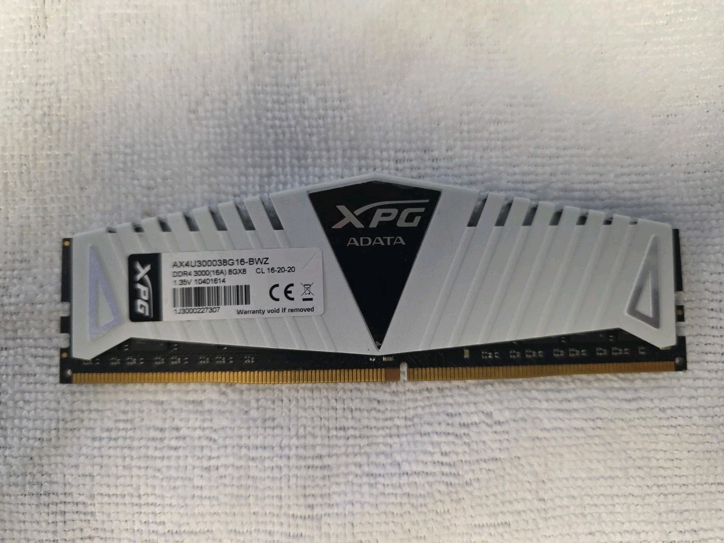 ADATA XPG DDR4-2666 8GB DIMM 288-Pin AX4U266638G19-BWZ Memory Module