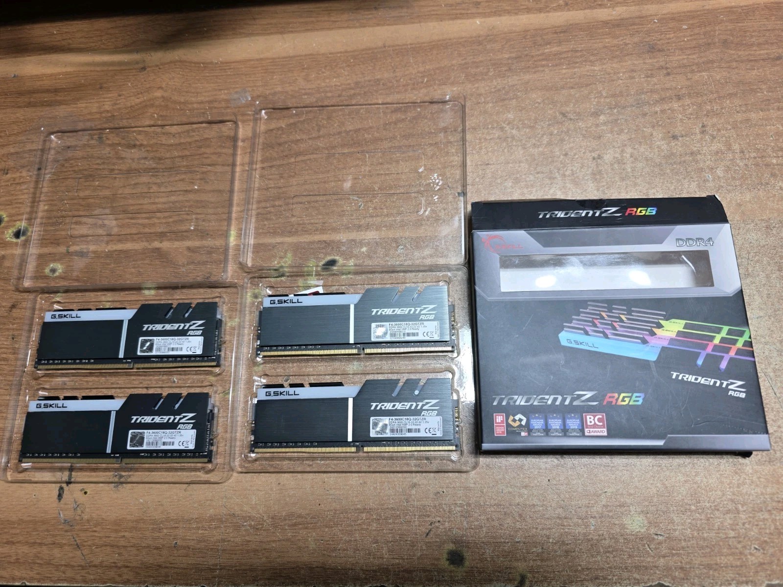 G.Skill Trident Z RGB F4-3600C18Q-32GTZR – 32 GB – 4 x 8 GB – DDR4 – 3600 MHz