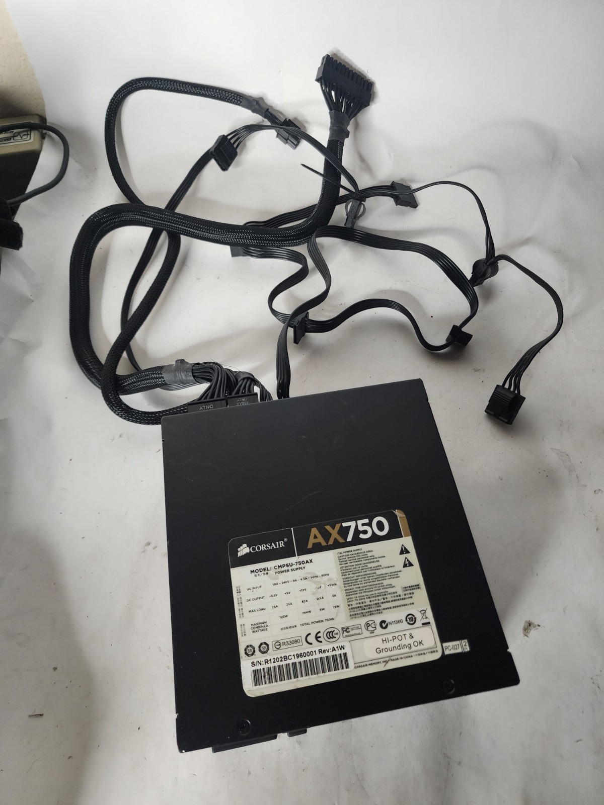 Corsair AX750 Gold Professional Series – 750W Fully Modular Power Supply / PSU