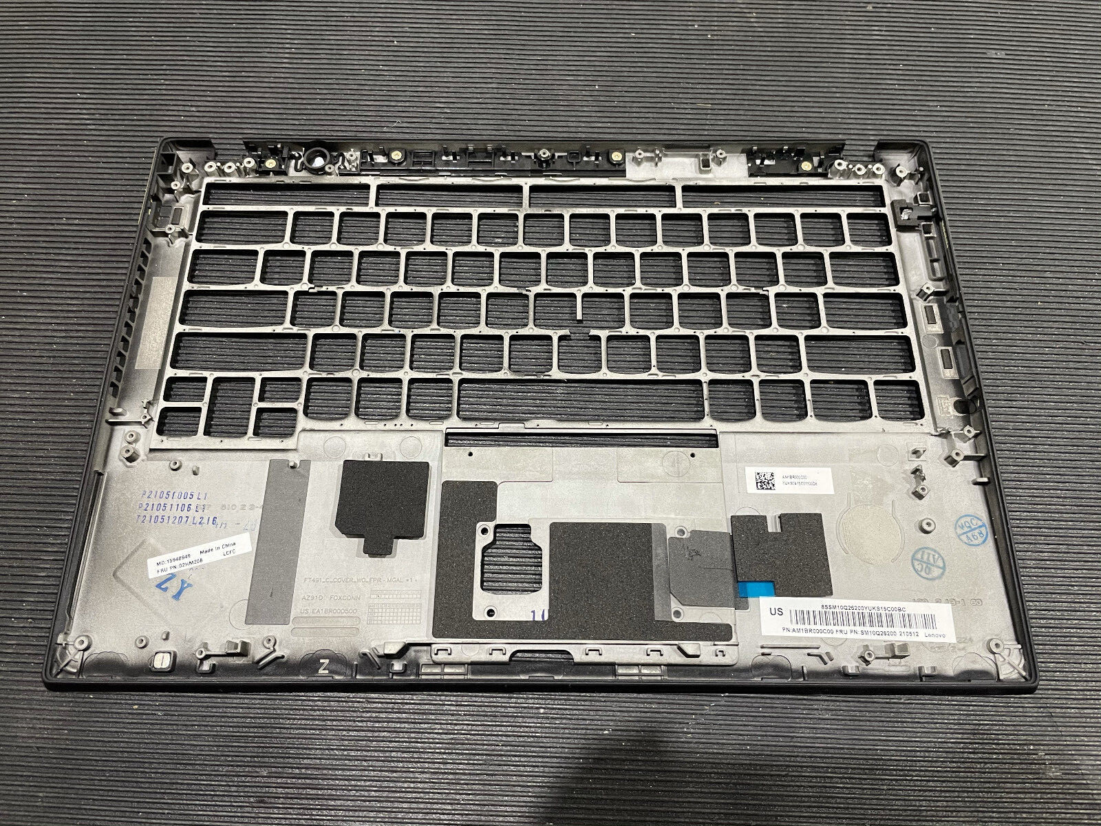 Lenovo Thinkpad T490s US Palmrest NO fingerprint SM10Q26201 AM1BR000C0