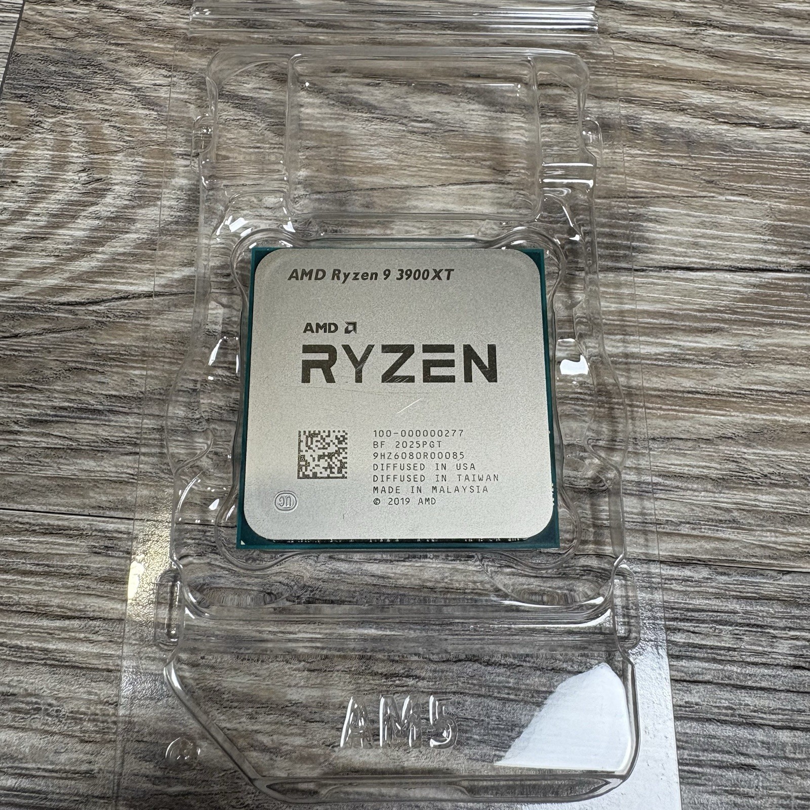 AMD RYZEN 9 3900XT Desktop CPU Processor R9 Socket AM4 12-Cores 100-100000277