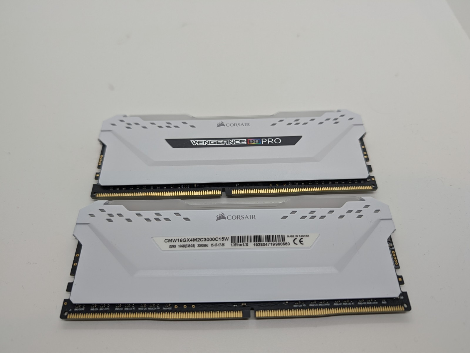 Corsair Vengeance RGB PRO 16GB (2x8GB) DDR4 3000MHz C15 LED