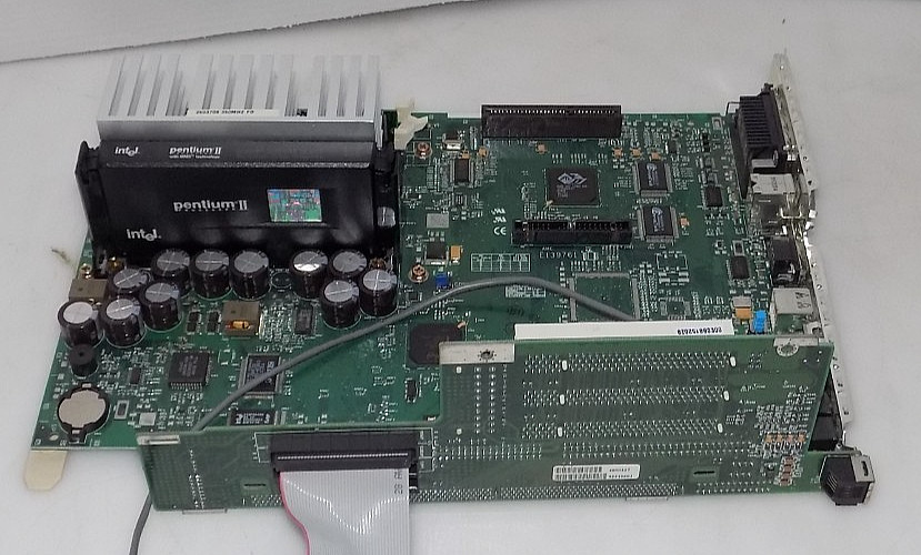 GATEWAY E3200 MOTHERBOARD 4000451 SLOT 1 PII 233MHZ + RISER AGP, PCI, ISA SLOTS