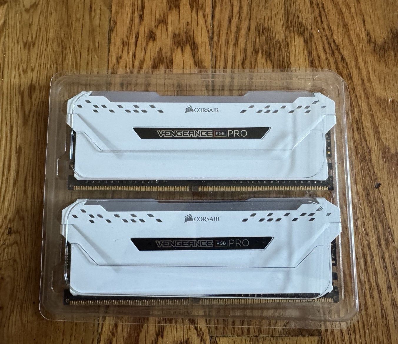 Corsair Vengeance RGB Pro 16GB (2x8GB) DDR4-3200 PC4-25600 White DIMM