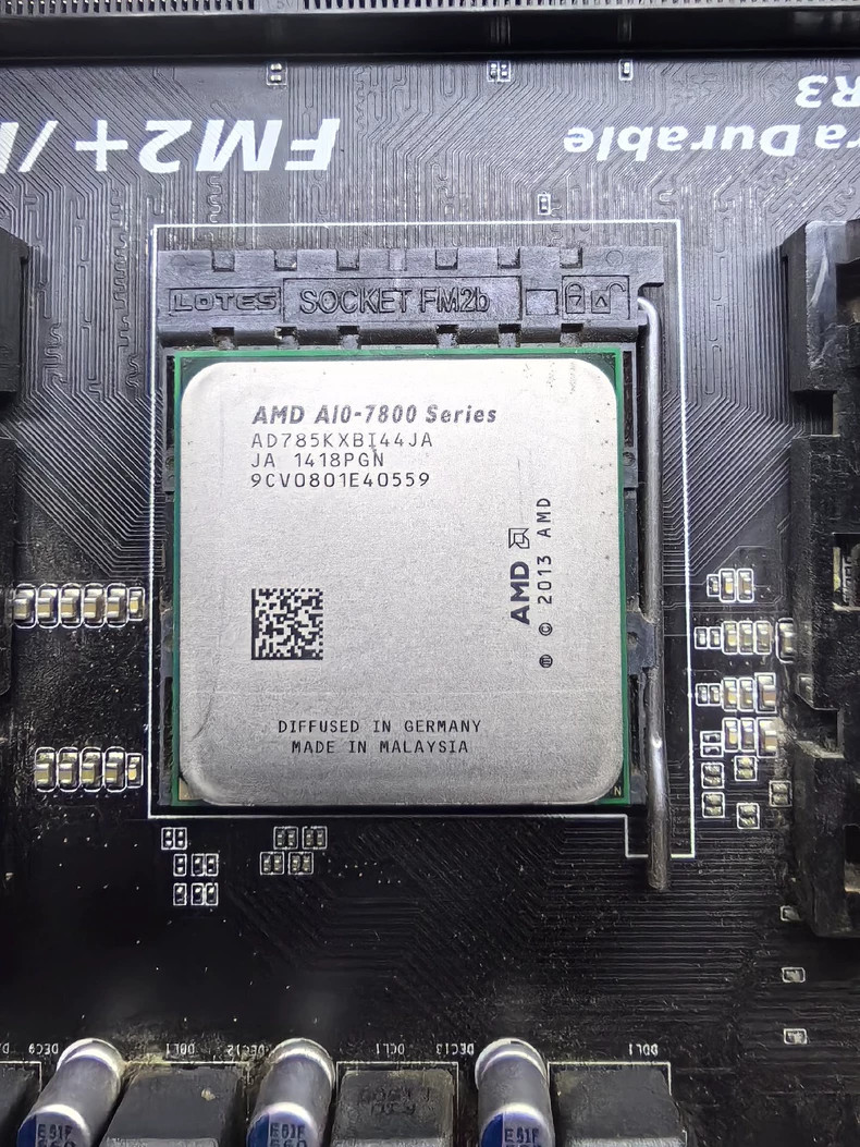 AMD A10-7850K CPU A10-Series Quad-Core 3.7GHz 4M 95W Socket FM2+ Processor CPU