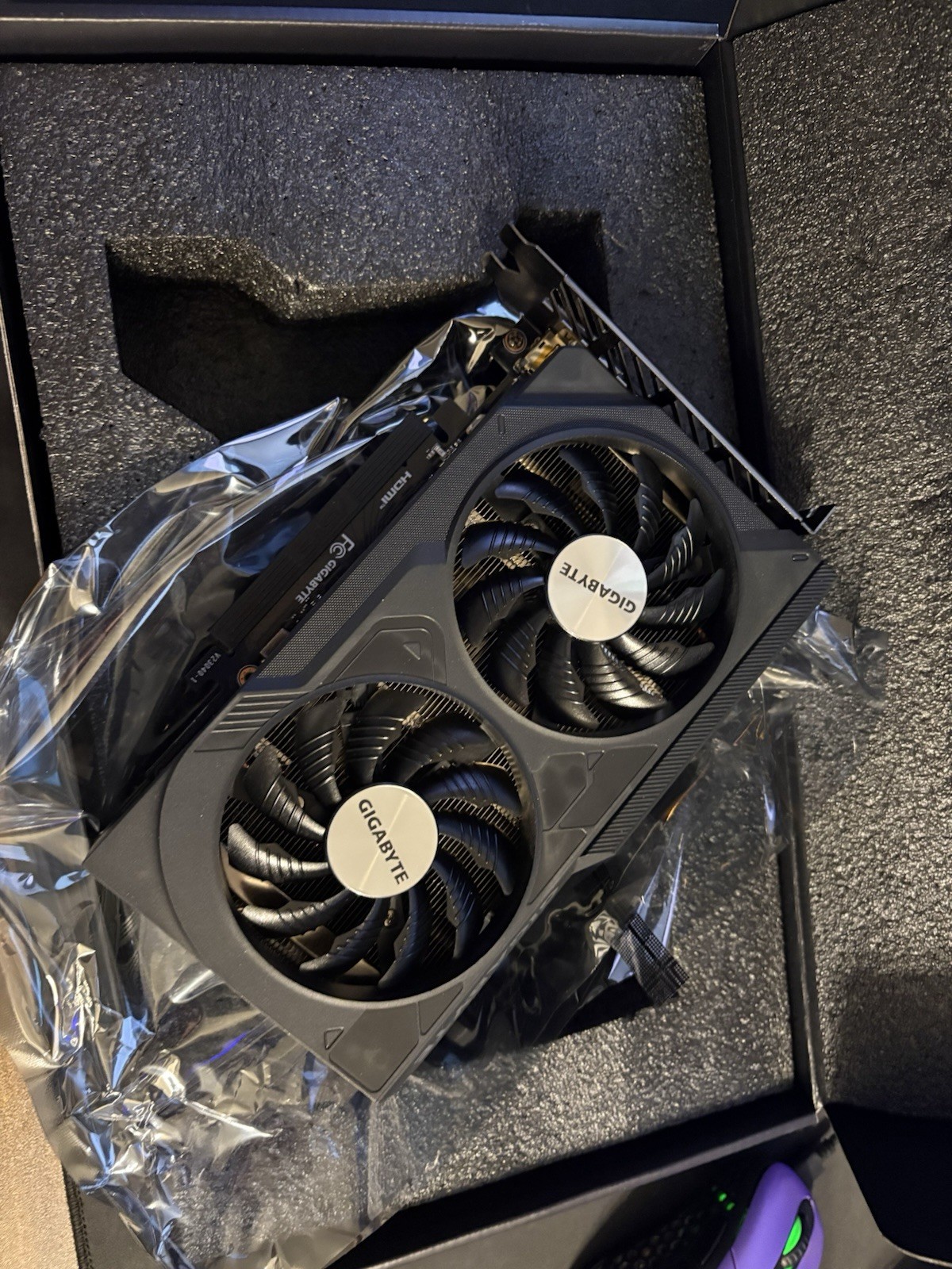 GIGABYTE NVIDIA GeForce RTX 8GB GDDR6 Dual Fan HDMI/DP CUDA PCIe x16