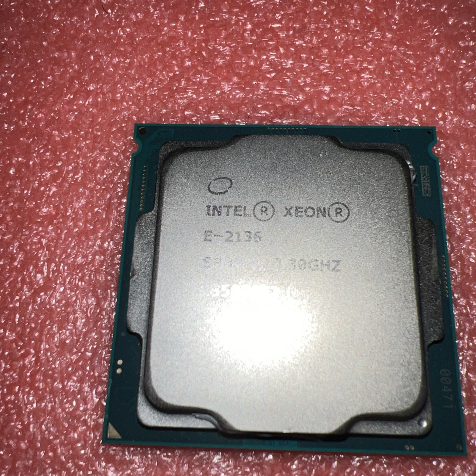 Intel Xeon E-2136 CPU 6-Core 3.30GHz 12MB 8GT/s LGA1151 SR3WW Processor