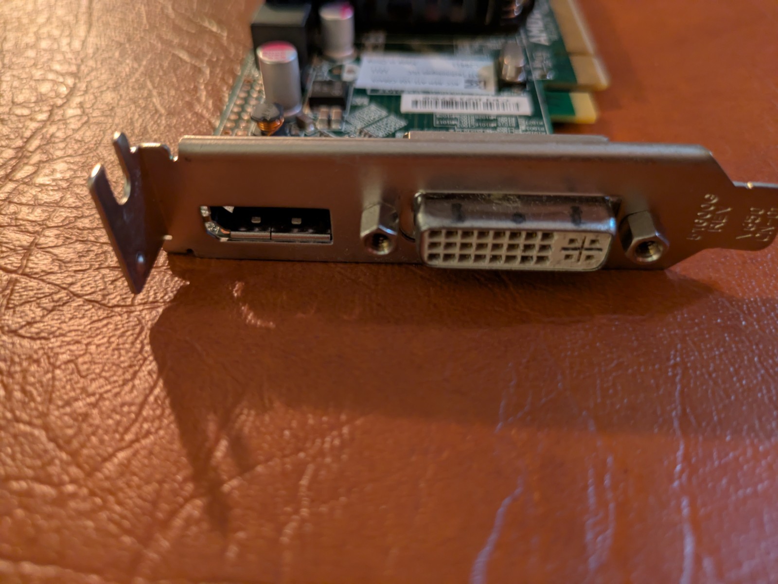 Dell AMD Radeon HD7470 1GB Video Graphics Card PCIE DVI DisplayPort Low Profile
