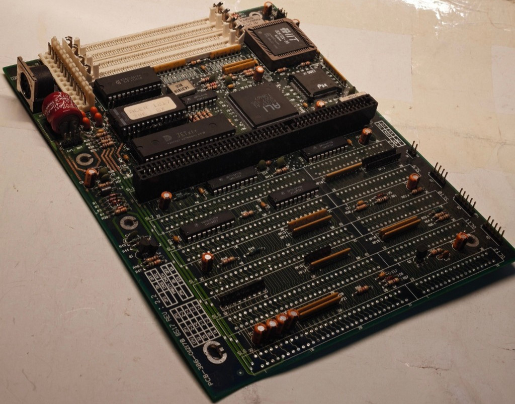 386 Acer 1217 / MG 8517 REV:2.2 RISER Motherboard AMD SX-33 CPU, IIT FPU + 2 MB
