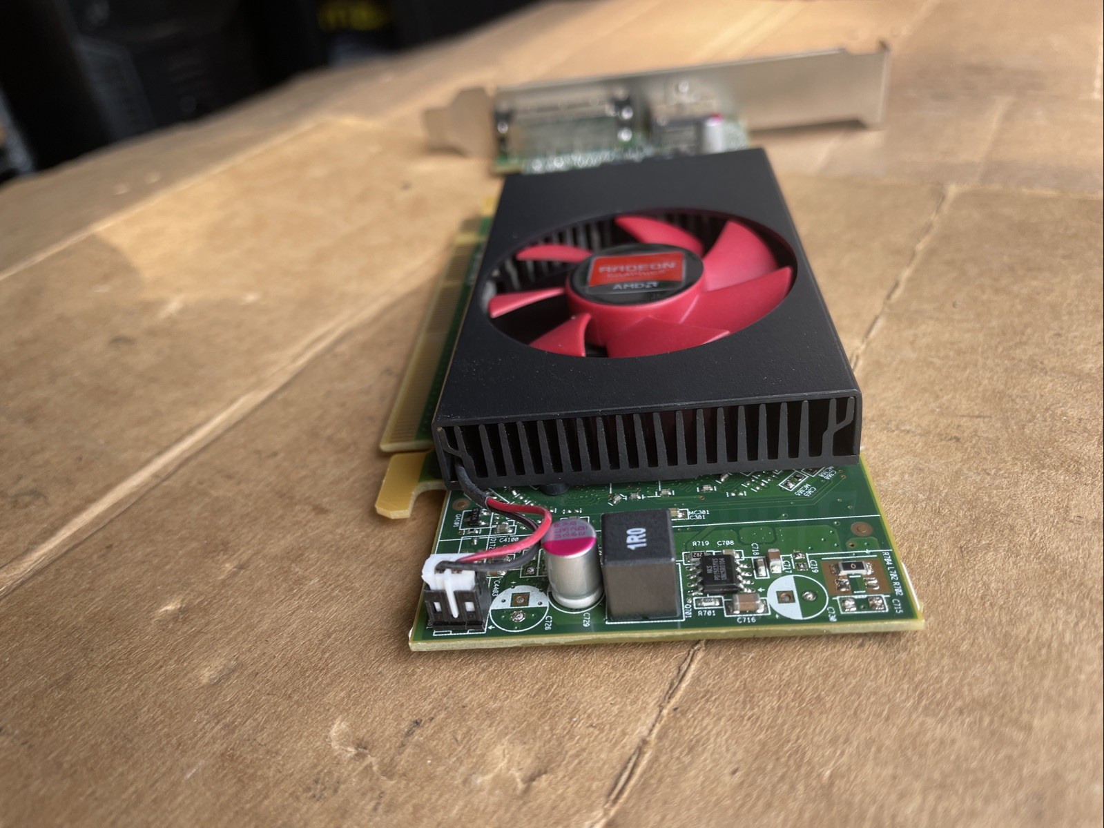 7W12P Dell AMD Radeon HD 8490 1GB GDDR3 PCI-e 2.0 x16 Video Graphics Card