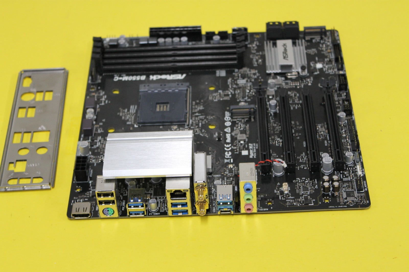 ASRock B550M-C AMD AM4 MicroATX WIFI Gaming Motherboard DDR4