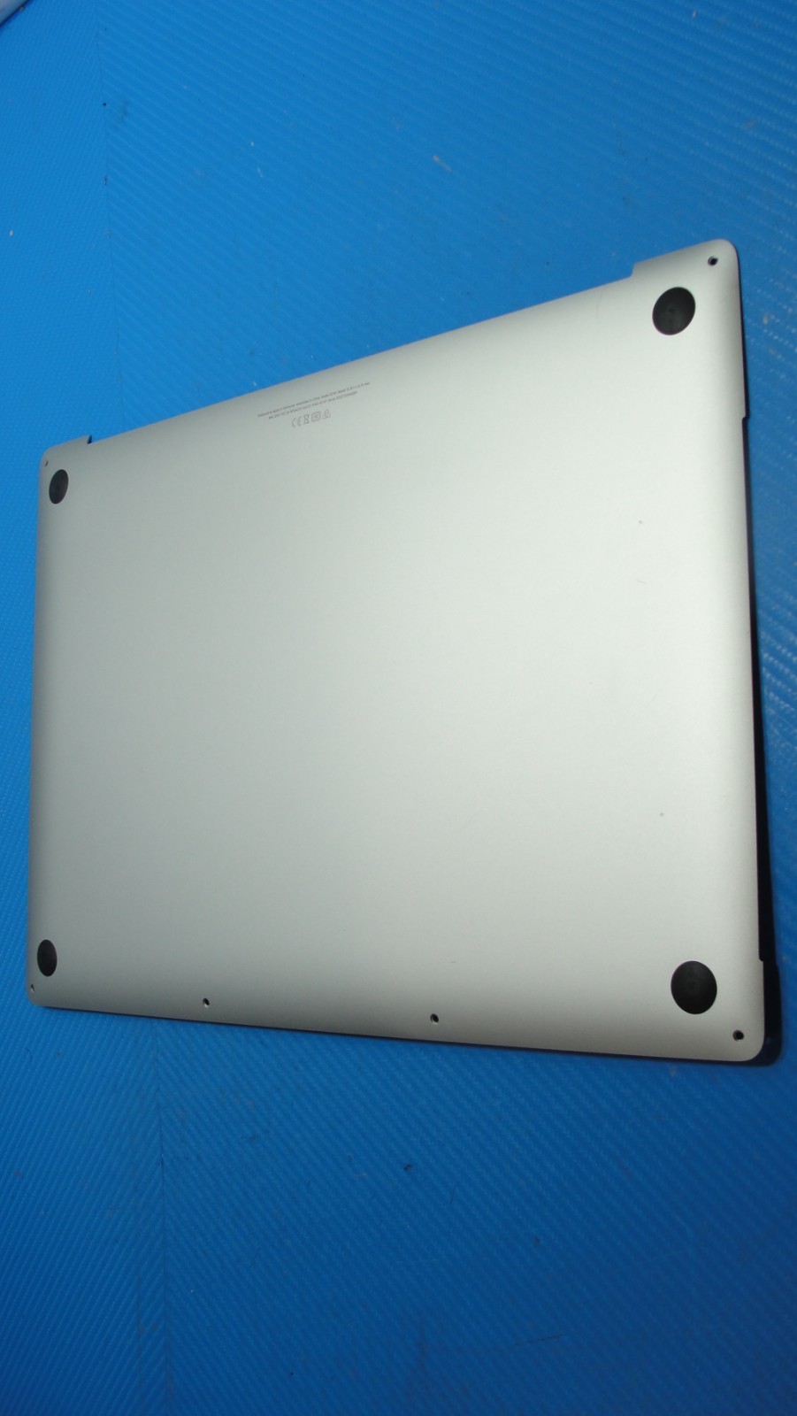 MacBook Pro 16″ A2141 Late 2019 MVVL2LL/A MVVM2LL/A Bottom Case Silver 923-03845