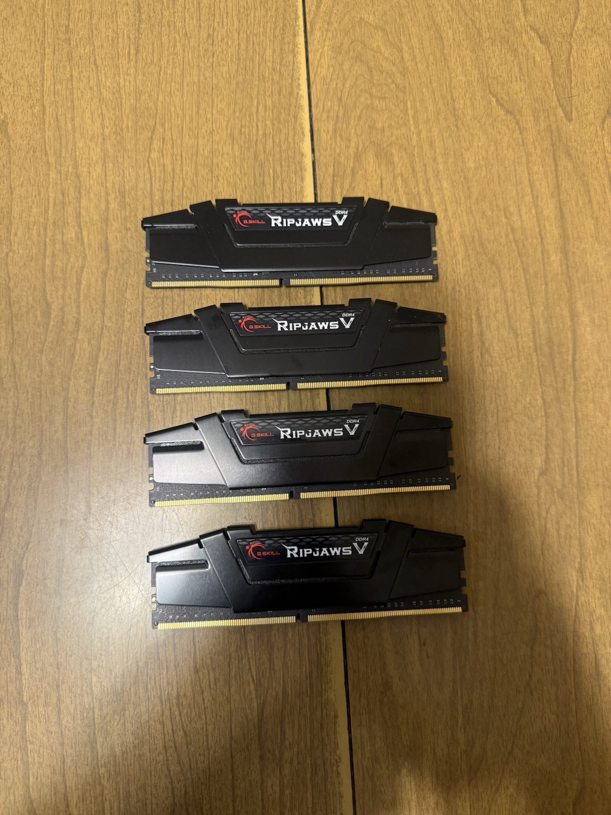 G.SKILL Ripjaws V 32GB (4x8GB) DDR4-3200 DIMM Intel XMP 2.0 F4-3200C16D-16GVKB