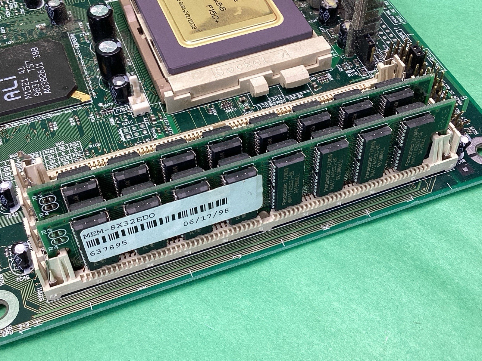 95155-1 V55LA MB Socket 7 Motherboard + IBM 6×86 P150+ CPU + RAM – UNTESTED