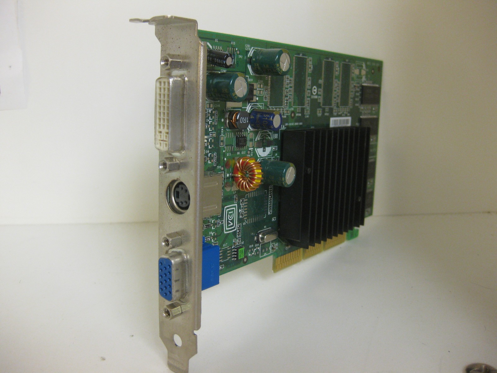 09Y779 Nvidia 128MB AGP video card with VGA, S-VIDIO DVI-I Outputs Full Size