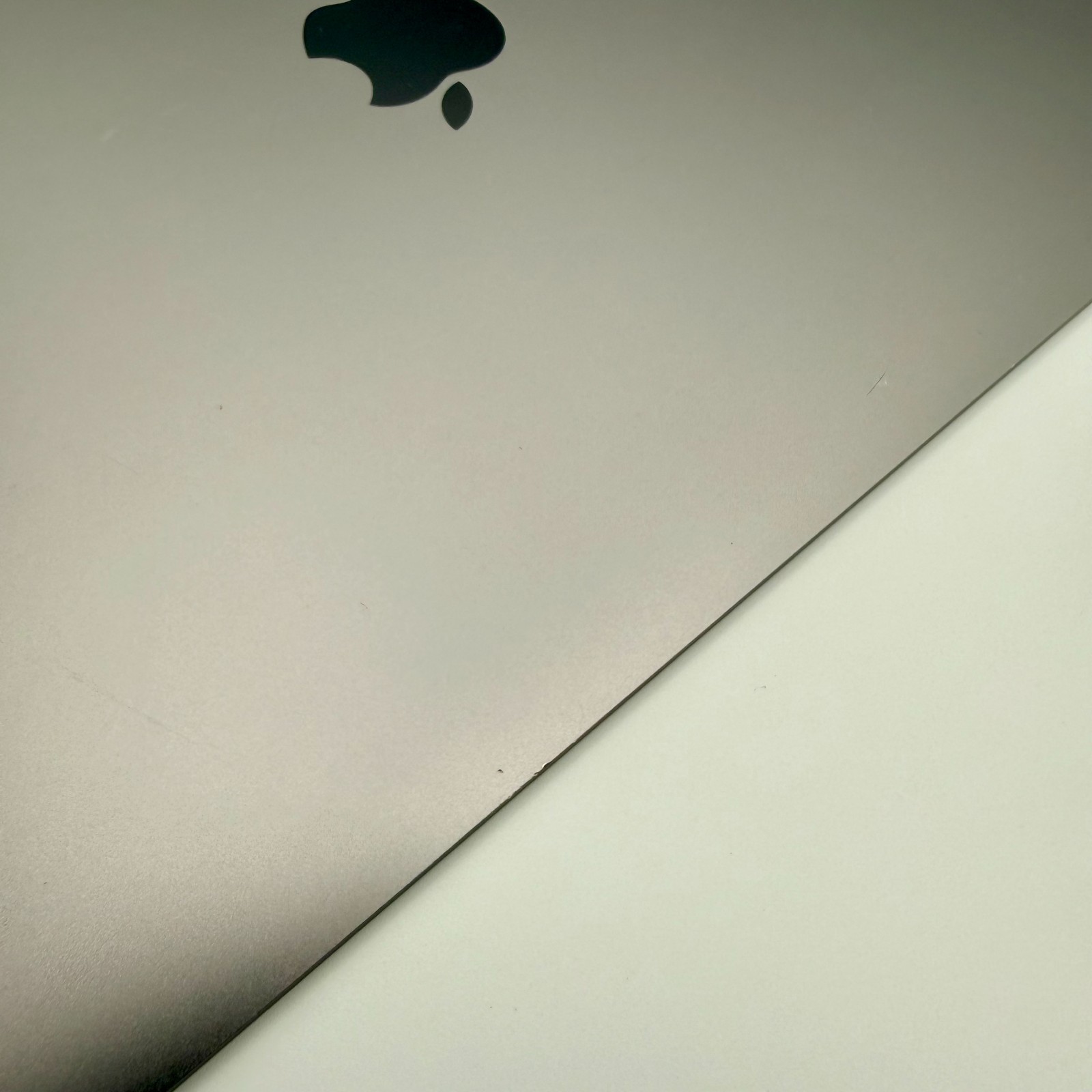 OEM Genuine Apple Macbook Pro 13″ A2338 M1 2020 LCD Display Assembly Gray -Bezel