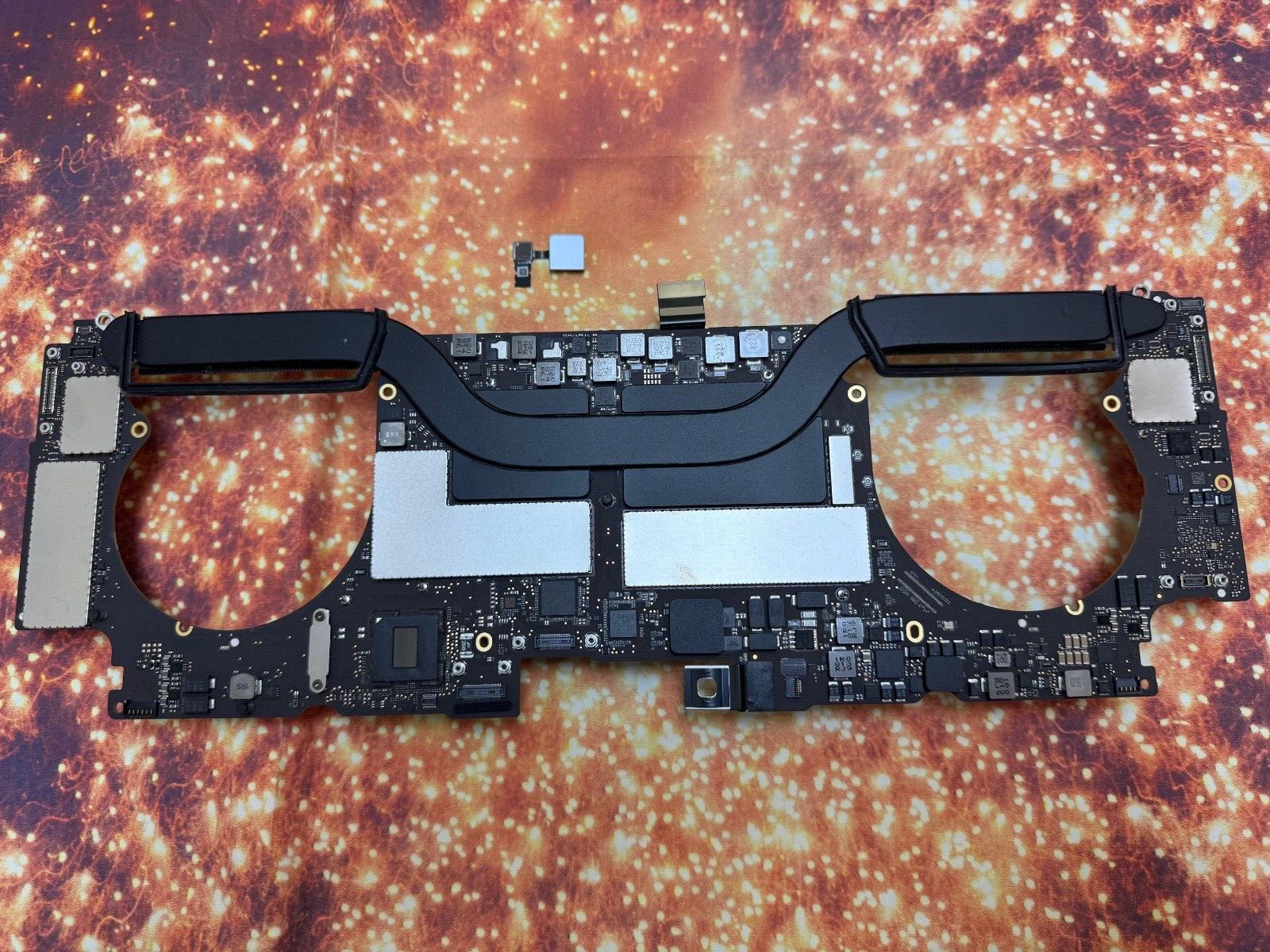 MACBOOK PRO 15″ A1707 2017 i7 2.8GHz 16GB 512GB SSD Logic Board