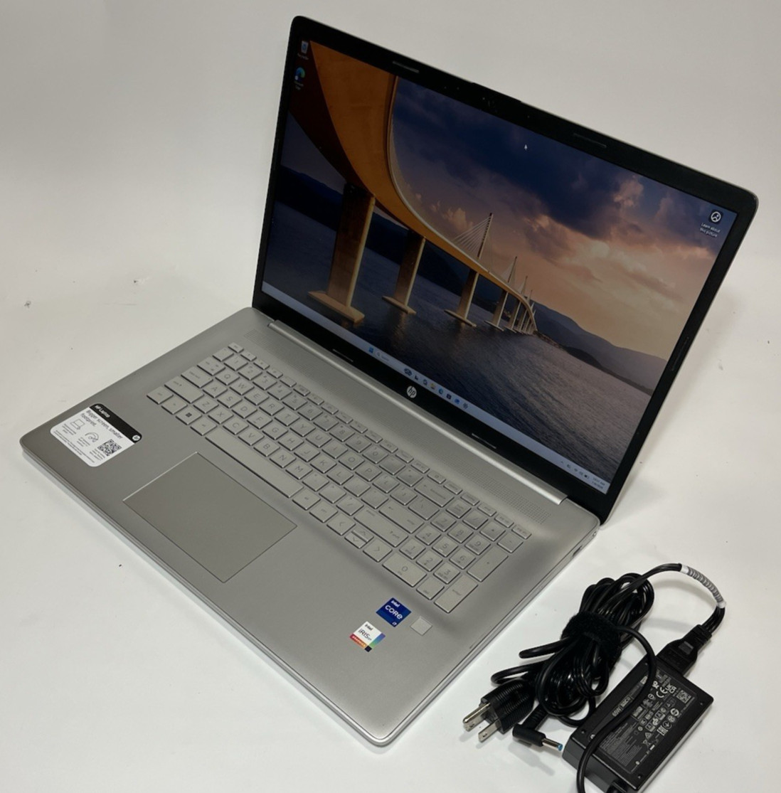 HP Laptop 17-CN2267ST 17.3″ Intel i7-255U – 256GB NVMe – 8GB RAM – W11P – w A/C