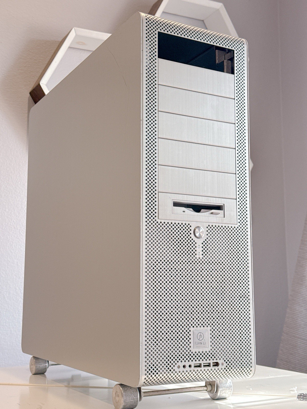 Lian Li PC-V2000 Silver Aluminum Case Full Tower (V-2000)