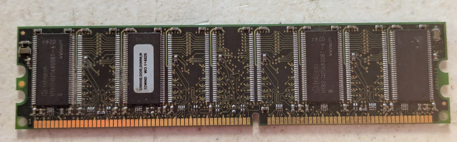 Infineon HYB25D256800BT-6 256MB DDR PC2700 184-Pin DIMM RAM